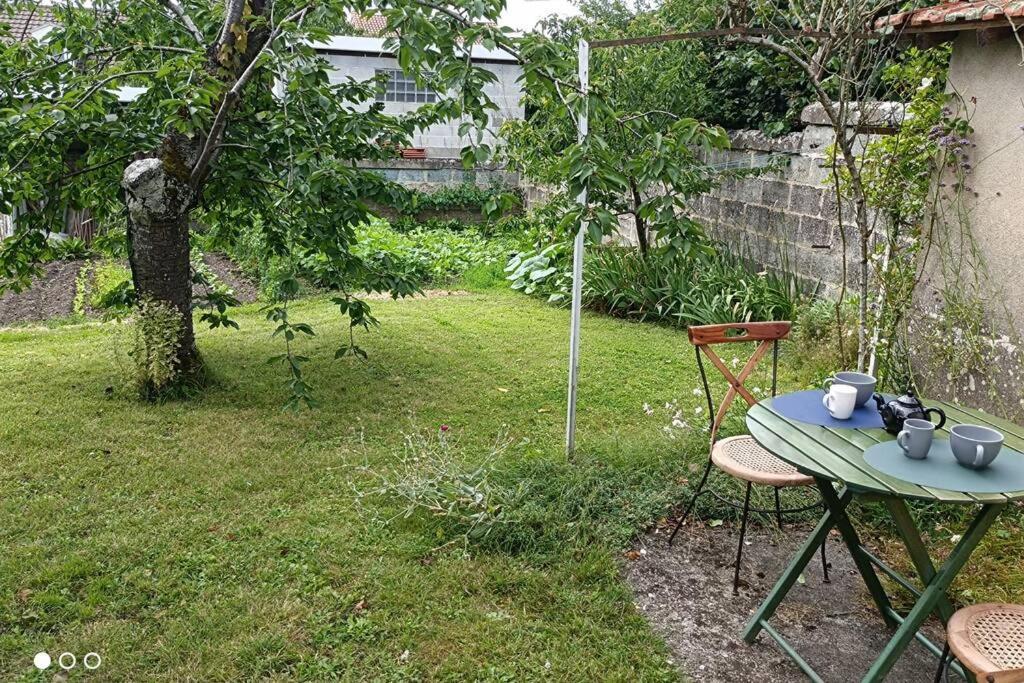Un Paradis De Verdure En Plein Centre Ville 페리괴 외부 사진